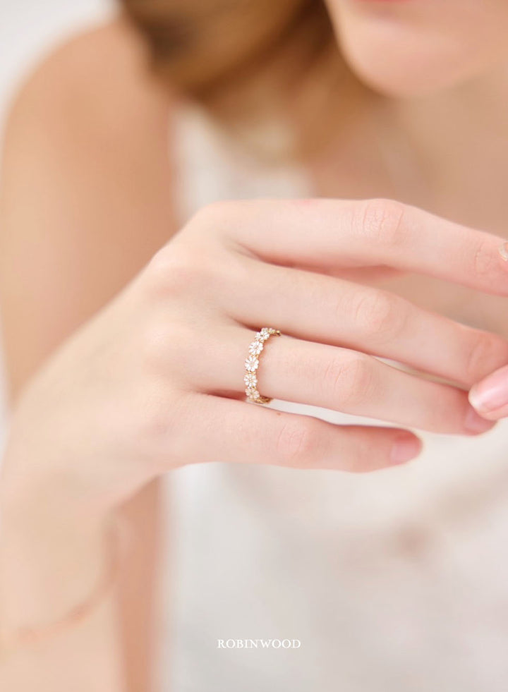 Limited Daisy Collection's  : Lucky Daisy Signature Ring, Robinwood Masterpieces