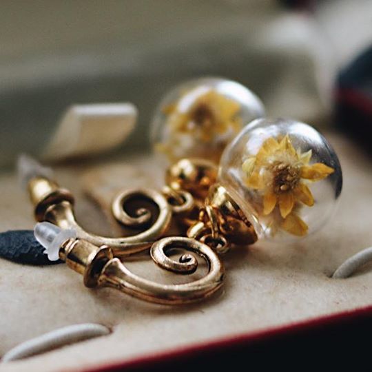 Earring - 16k gold Victoria bluemont design , golden cluster garden - robinwood