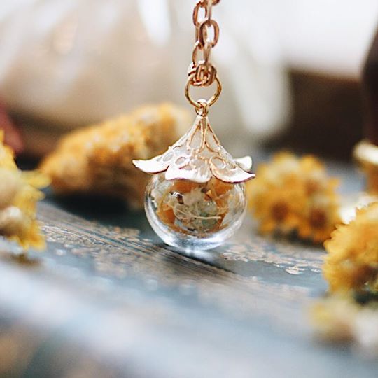 Necklace - 16K GOLD Mixed Guernsey lily Necklace - robinwood