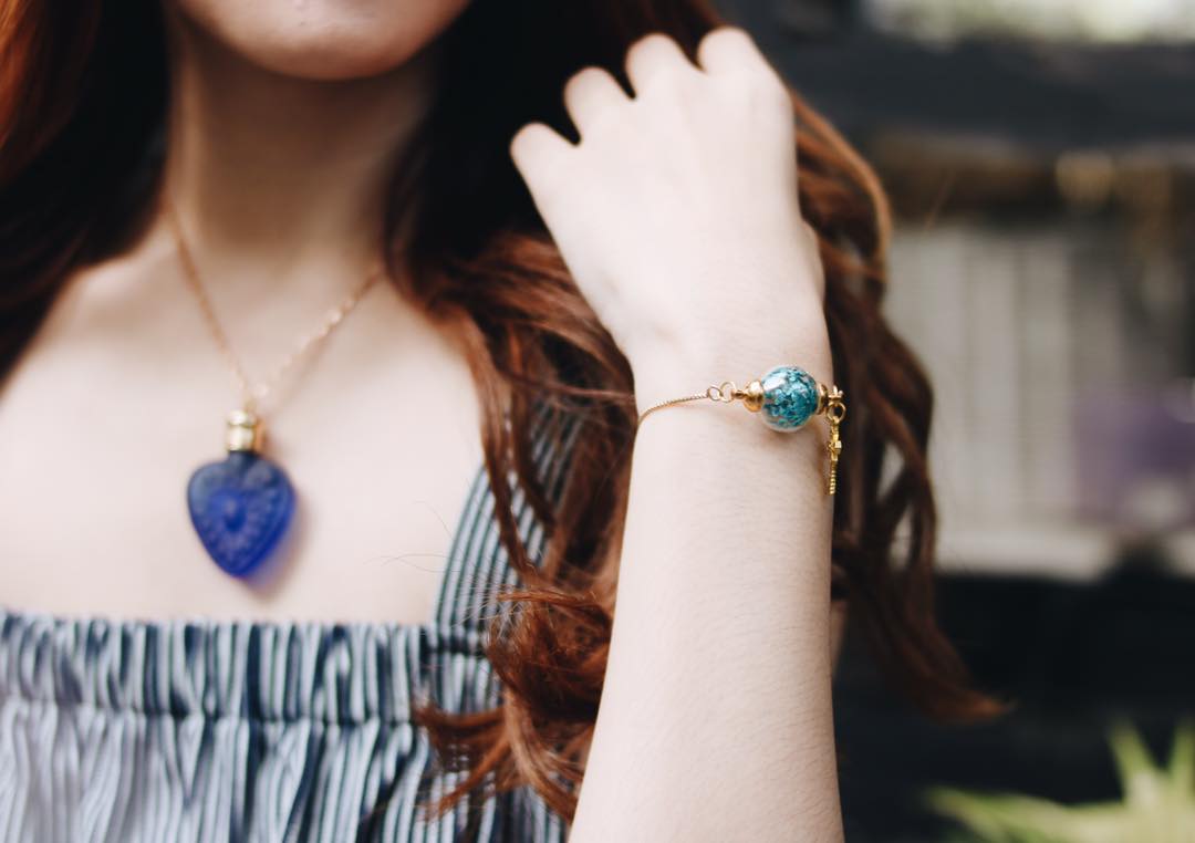 Blue queen anne ocean flower, 14K Gold Snake adjustable classic bracelet, robinwood, ดอกไม้, dried flower jewelry, gift