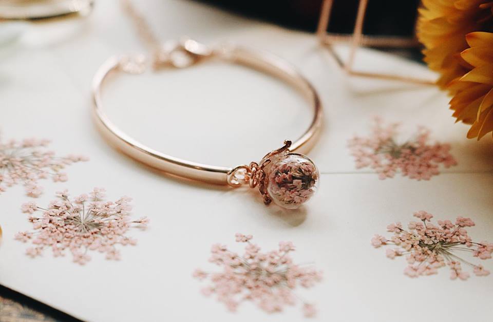 Crown design & Pink queen anne lace leaf cuff bracelet, Robinwood, dried flower, gift, flower gift, ของขวัญดอกไม้