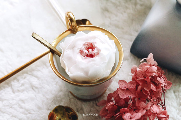 QUEEN OF SWEDEN, WHITE & PINK COLOR, ROBINWOOD, VALENTINE BOX