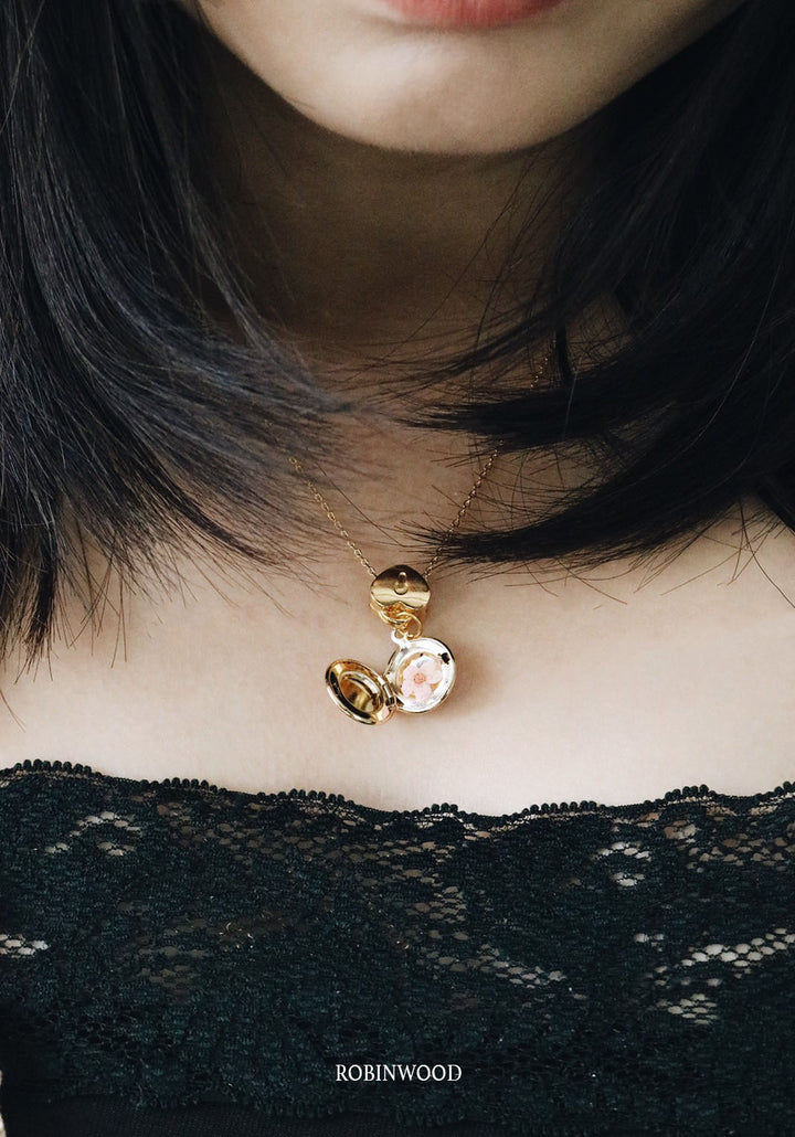 " Engraved Memorable Locket  " 2020 Collection, 18K Gold Solider Chain, Robinwood