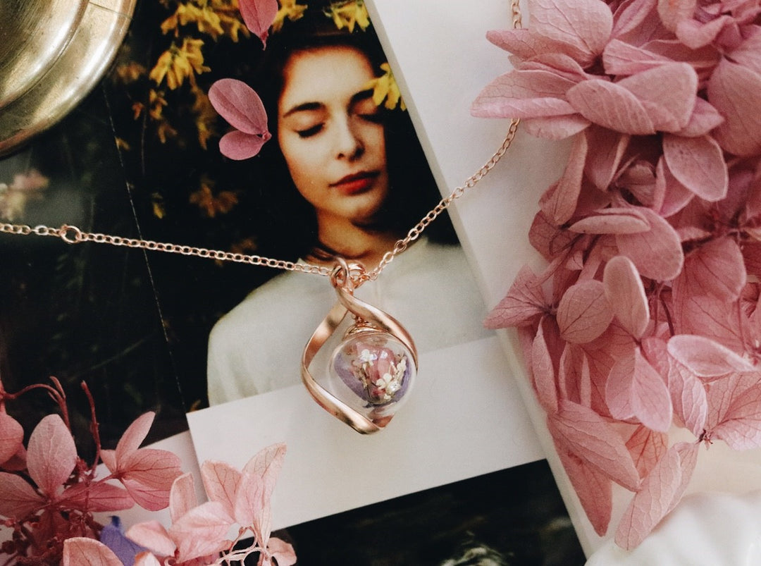 92.5K Infinity Rosegold Design " Dream forest Design ", White Queen anne lace, pinkred leaf, Pink Statice, rosegold chain, robinwood, dream forest, ของขวัญที่ไม่เหมือนใคร, ออกแบบดอกไม้เองได้
