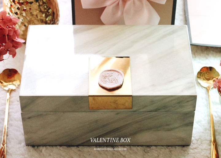 QUEEN OF SWEDEN, WHITE & PINK COLOR, ROBINWOOD, VALENTINE BOX