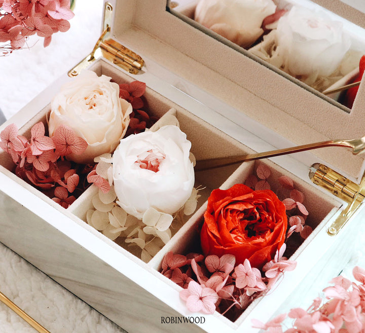 QUEEN OF SWEDEN, WHITE & PINK COLOR, ROBINWOOD, VALENTINE BOX