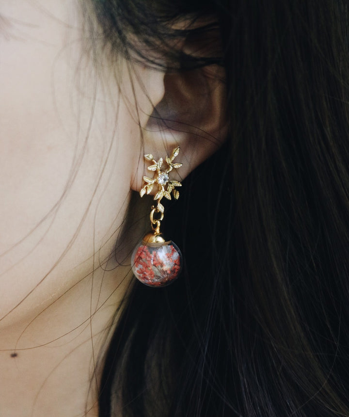 ( Special June ) " 16 K Taylor Crystal Gold Leaf Swarovski Clear Diamond & Red Forest Queen anne with White Rosy rose Blend Gold earring