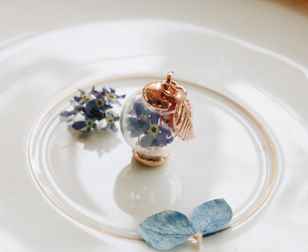 " Friday Lucky Color ", Blue For Get Me Not Design, Robinwood