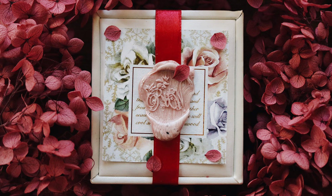 "Mother's Day" Collection Limited, White Jasmin Totem & Gold Seal Wax Name Tag, Robinwood