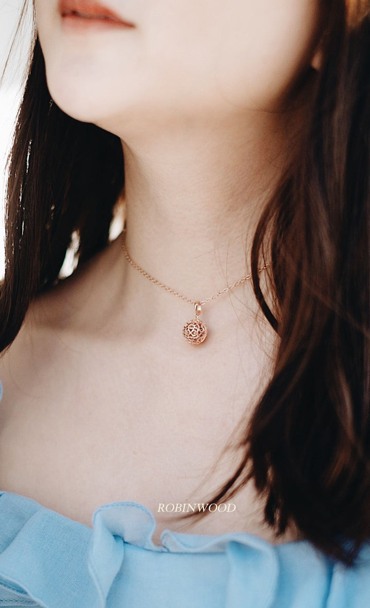 " Limited Series " Lucky Clover Necklace, Robinwood, Limited 88 Pieces
