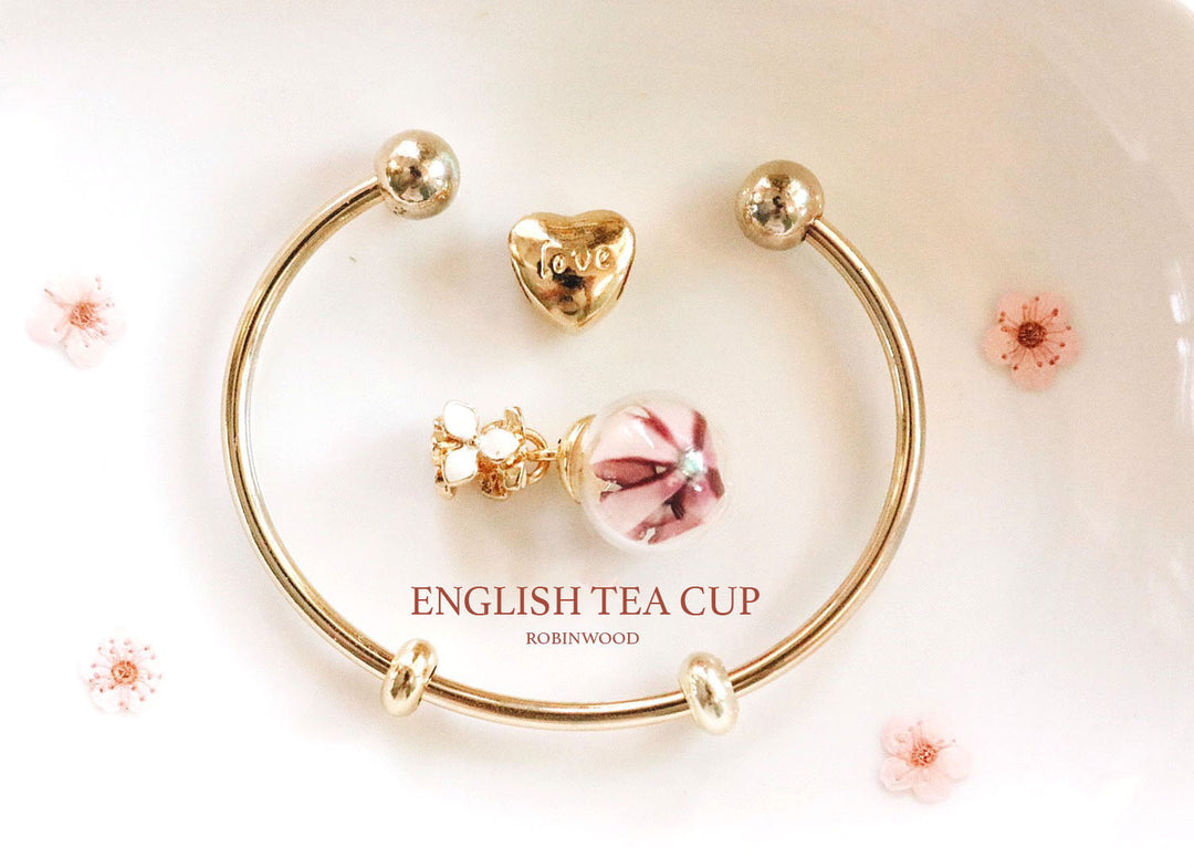 " ENGLISH TEA CUP BRACELET " WINTER ROBINWOOD COLLECTION 2020-2021,