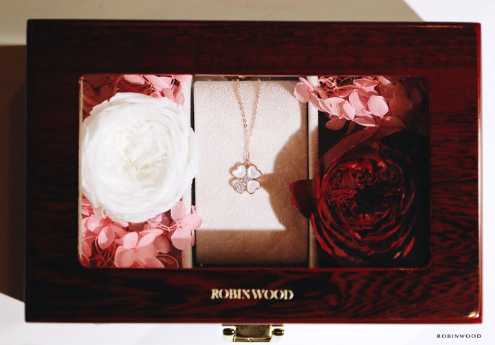 VALENTINE BOX, DAVID AUSTIN ROSE, ROBINWOOD, SPECIAL SERIES ( เฉพาะกล่องดอกไม้ ไม่รวมเครื่องประดับ )