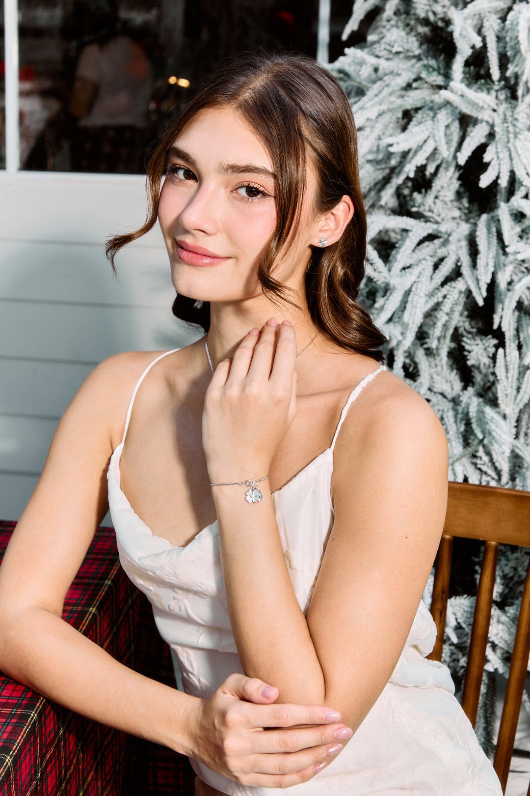 Limited Collection's " Swarovski Silver White Clover Bracelet " , Robinwood, Masterpieces Design