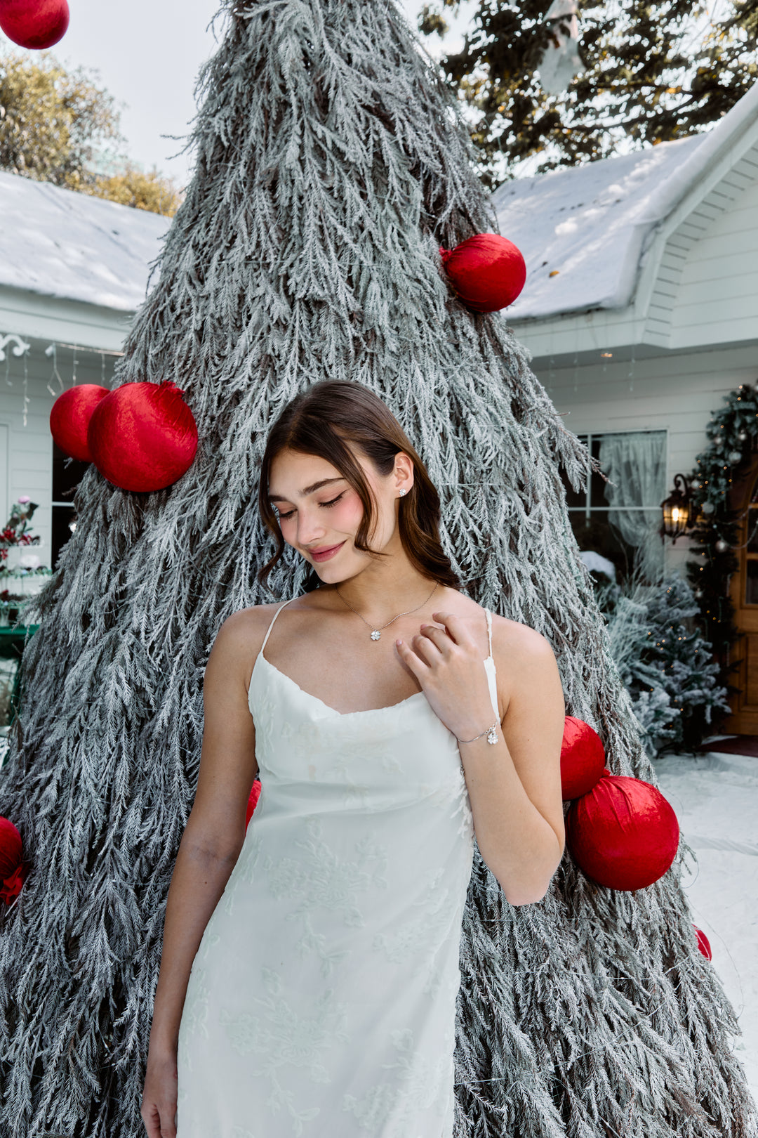 Limited Collection's " Swarovski Silver White Clover Bracelet " , Robinwood, Masterpieces Design