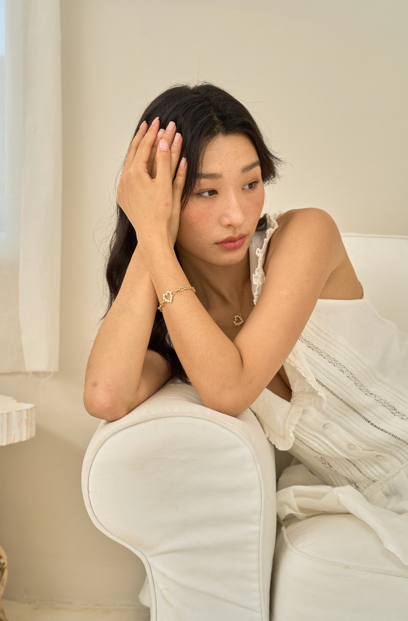 LIMITED DAISY COLLECTION'S : LUCKY DAISY Infinity Bracelet, ROBINWOOD MASTERPIECES