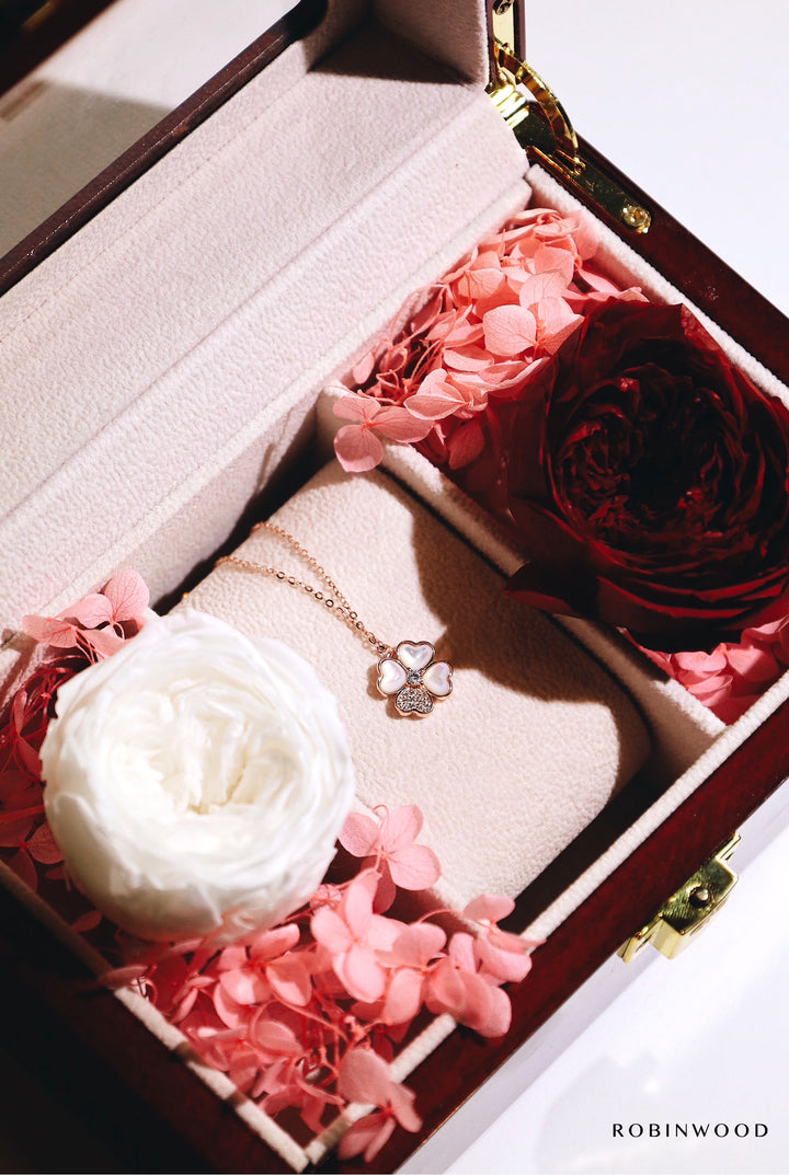 VALENTINE BOX, DAVID AUSTIN ROSE, ROBINWOOD, SPECIAL SERIES ( เฉพาะกล่องดอกไม้ ไม่รวมเครื่องประดับ )