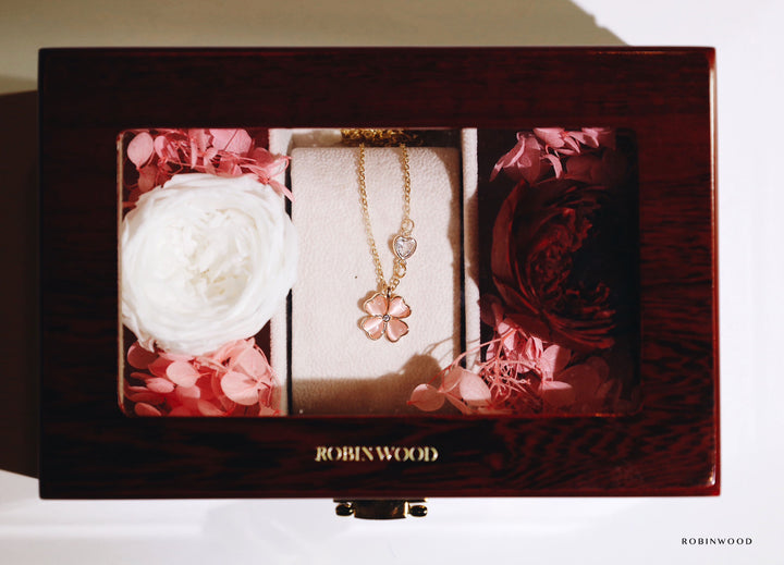 VALENTINE BOX, DAVID AUSTIN ROSE, ROBINWOOD, SPECIAL SERIES ( เฉพาะกล่องดอกไม้ ไม่รวมเครื่องประดับ )