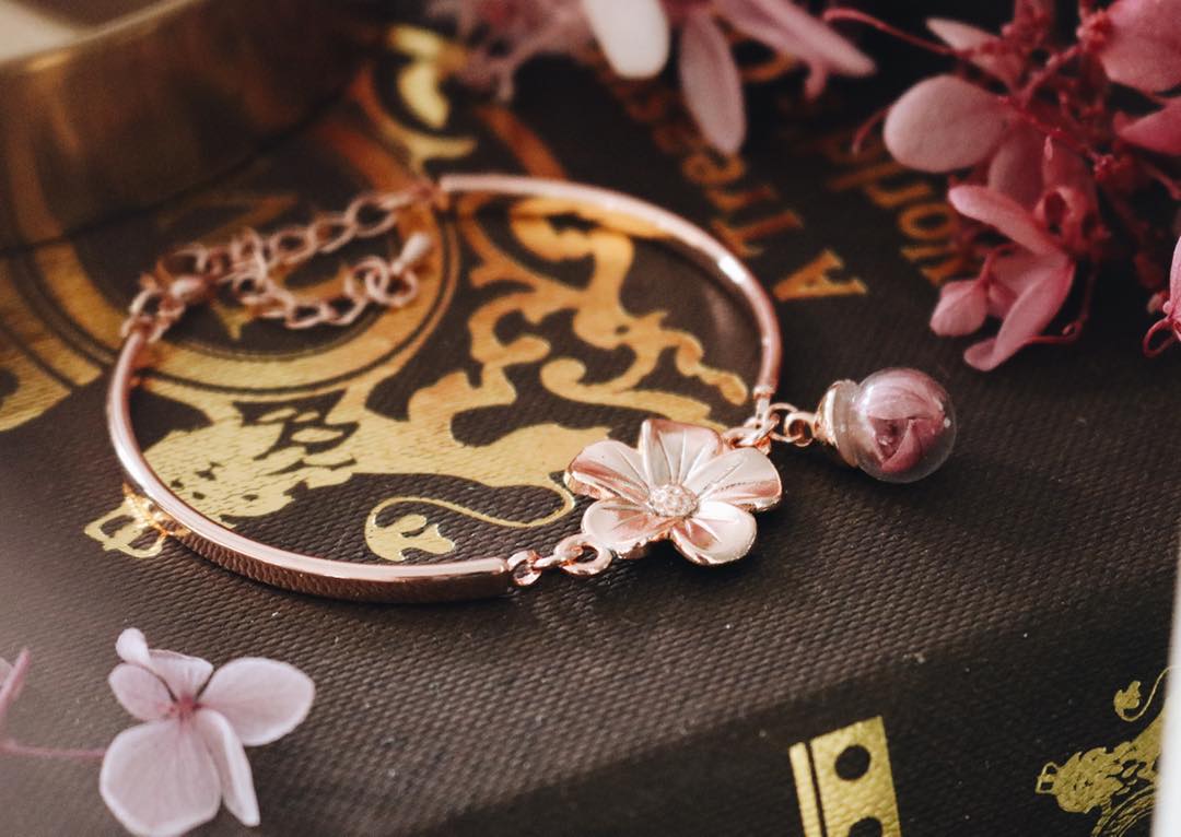 92.5K Sakura Art design rosegold with little Pink Hydranyea totem adjustable bracelet, Pink Sakura, dried flower. Robinwood, ของขวัญจากดอกไม้