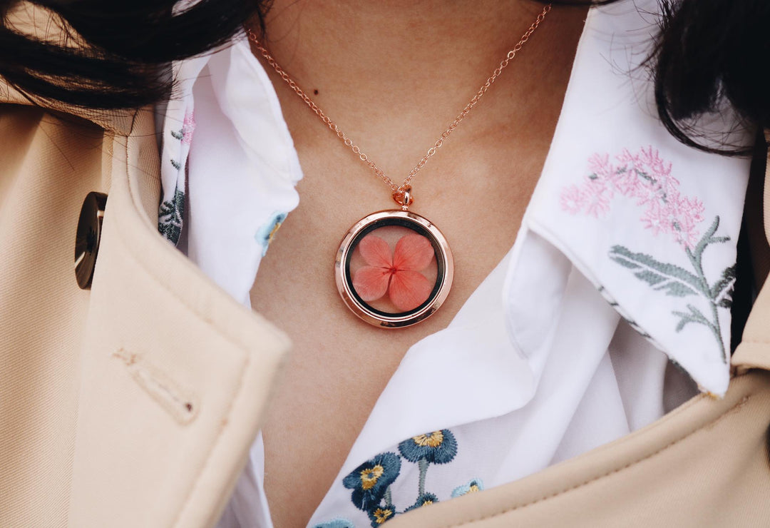 Red Lover with Red Lilac english flower rosegold locket necklace