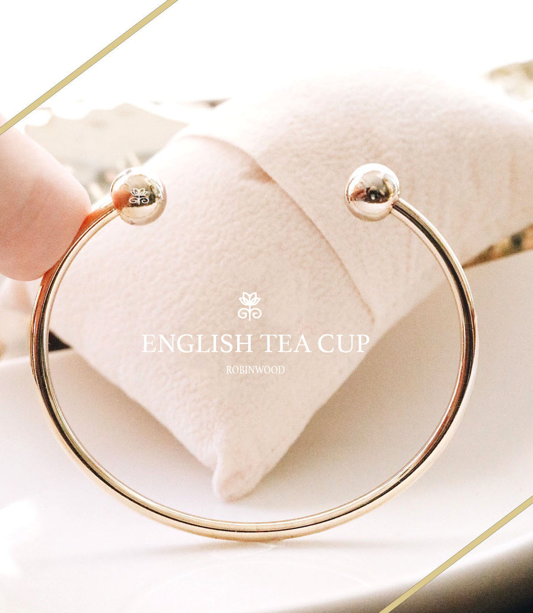 ENGLISH TEA CUP BRACELET " WINTER COLLECTION 2020-2021, ROBINWOOD